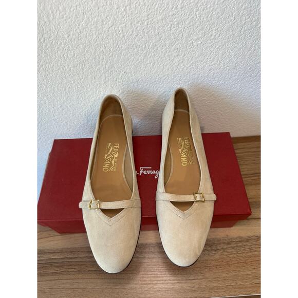 Salvatore Ferragamo Terenzia Beige Suede Mary Jane Flats Size 7C - Picture 2 of 4